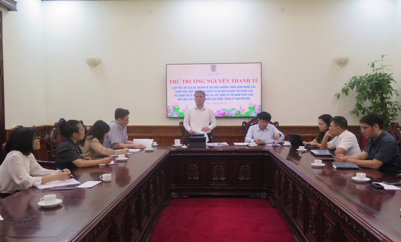 Khẩn trương hoàn thiện dự thảo Chương trình hành động của Chính phủ thực hiện Nghị quyết số 66-NQ/TW