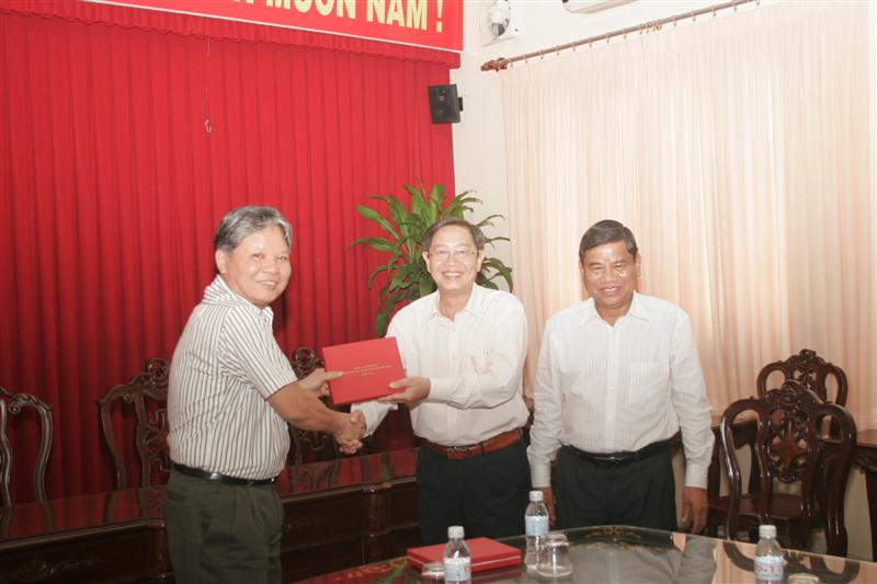 Bộ trưởng Hà Hùng Cường tiếp tục chuyến làm việc ở các tỉnh miền Tây: Tư pháp Đồng Tháp cần nhân rộng điển hình kiểm tra quyết định xử phạt hành chính