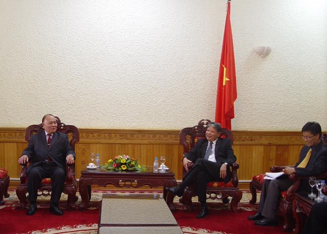 Bộ trưởng Hà Hùng Cường tiếp xã giao Đoàn đại biểu cấp cao Tòa án nhân tối cao Lào