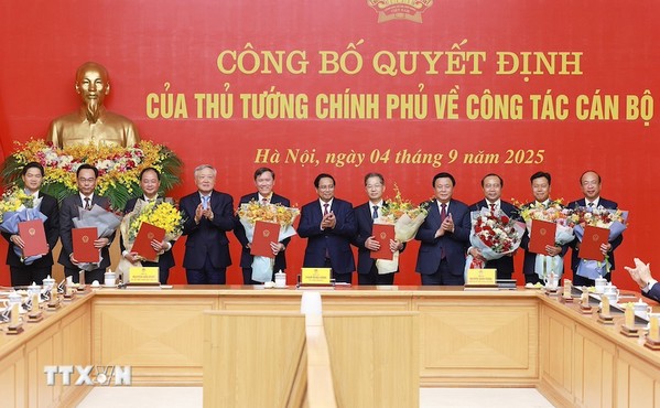 Ông Phan Chí Hiếu nhận quyết định điều động, bổ nhiệm giữ chức Thứ trưởng Bộ Tư pháp
