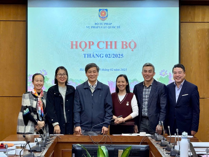 Chi bộ Vụ Pháp luật quốc tế họp thường kỳ tháng 02/2025