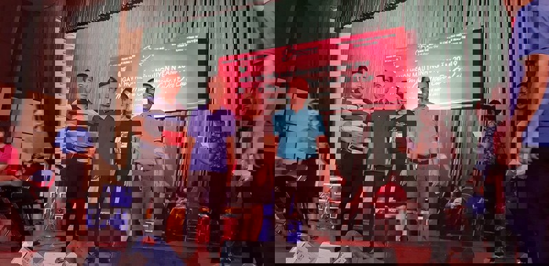 Đoàn viên Chi đoàn Cục Thi hành án dân sự tỉnh Hưng Yên tham gia hiến máu hưởng ứng phong trào “Ngày hội hiến máu tình nguyện”.